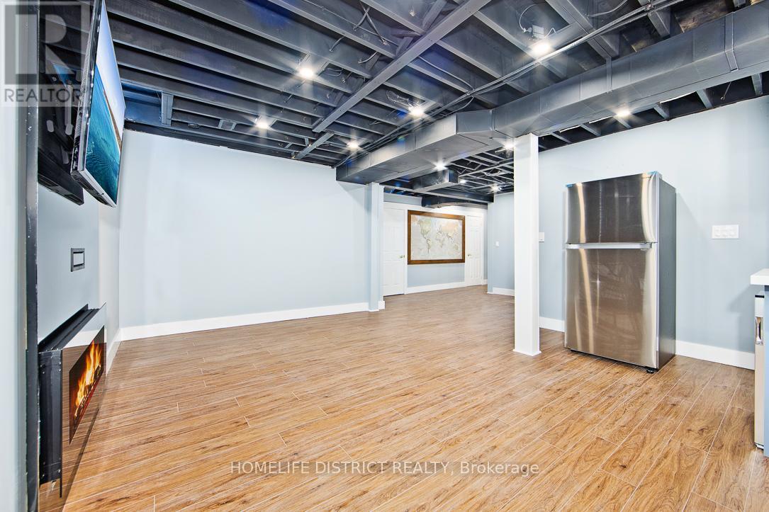 34 Brumstead Drive, Richmond Hill, Ontario  L4E 4Y6 - Photo 5 - N12524230