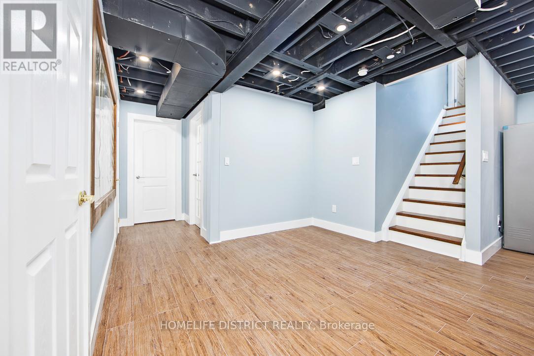 34 Brumstead Drive, Richmond Hill, Ontario  L4E 4Y6 - Photo 8 - N12524230