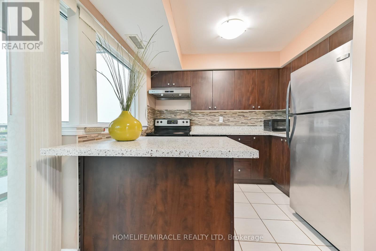 709 - 215 Queen Street E, Brampton, Ontario L6W 0A9 - Photo 12 - W12522952