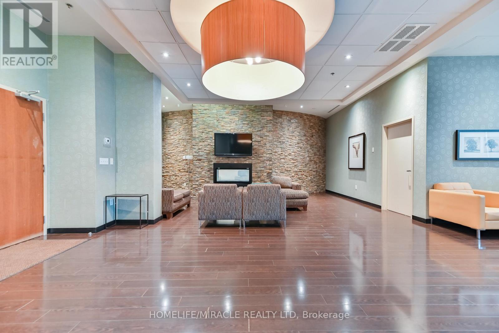 709 - 215 Queen Street E, Brampton, Ontario L6W 0A9 - Photo 42 - W12522952