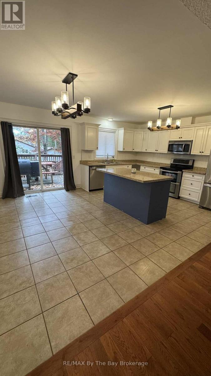 41 Melrose Avenue, Wasaga Beach, Ontario  L9Z 2S8 - Photo 10 - S12524276