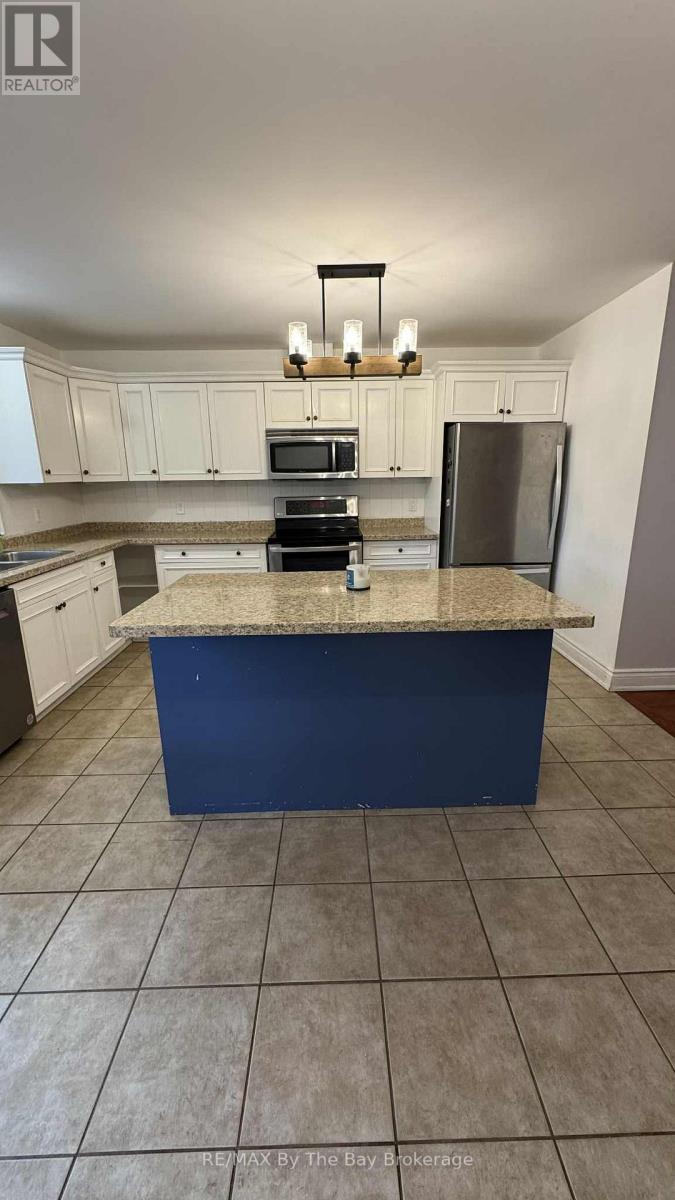 41 Melrose Avenue, Wasaga Beach, Ontario  L9Z 2S8 - Photo 12 - S12524276