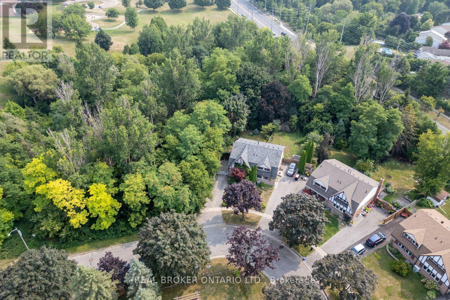 400 Wickham Court, Oshawa, Ontario  L1K 1N3 - Photo 4 - E12524260