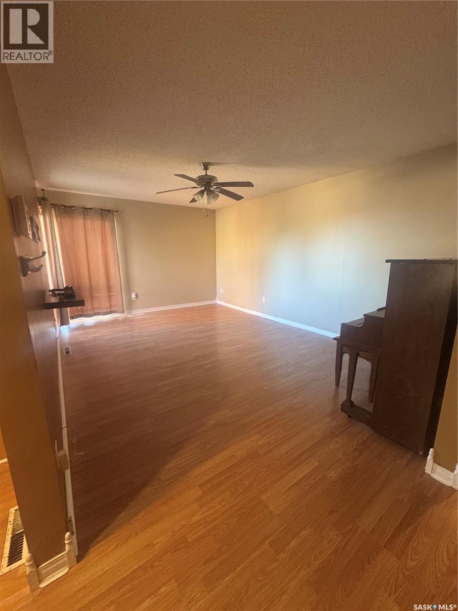 522 1st Street E, Lafleche, Saskatchewan  S0H 2K0 - Photo 14 - SK020301