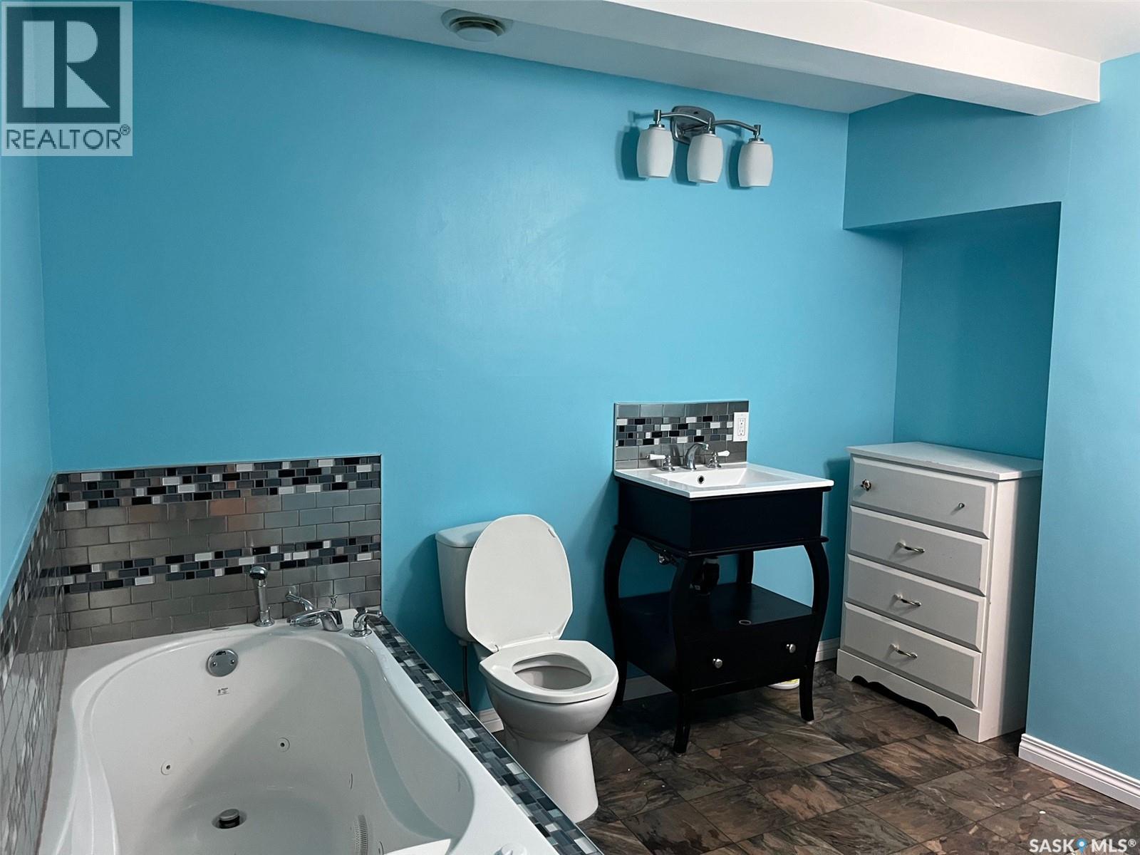 522 1st Street E, Lafleche, Saskatchewan  S0H 2K0 - Photo 9 - SK020301