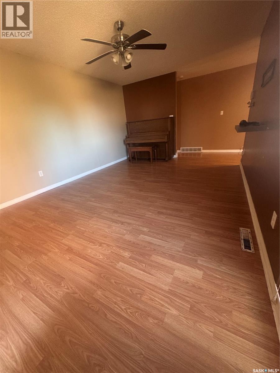 522 1st Street E, Lafleche, Saskatchewan  S0H 2K0 - Photo 15 - SK020301