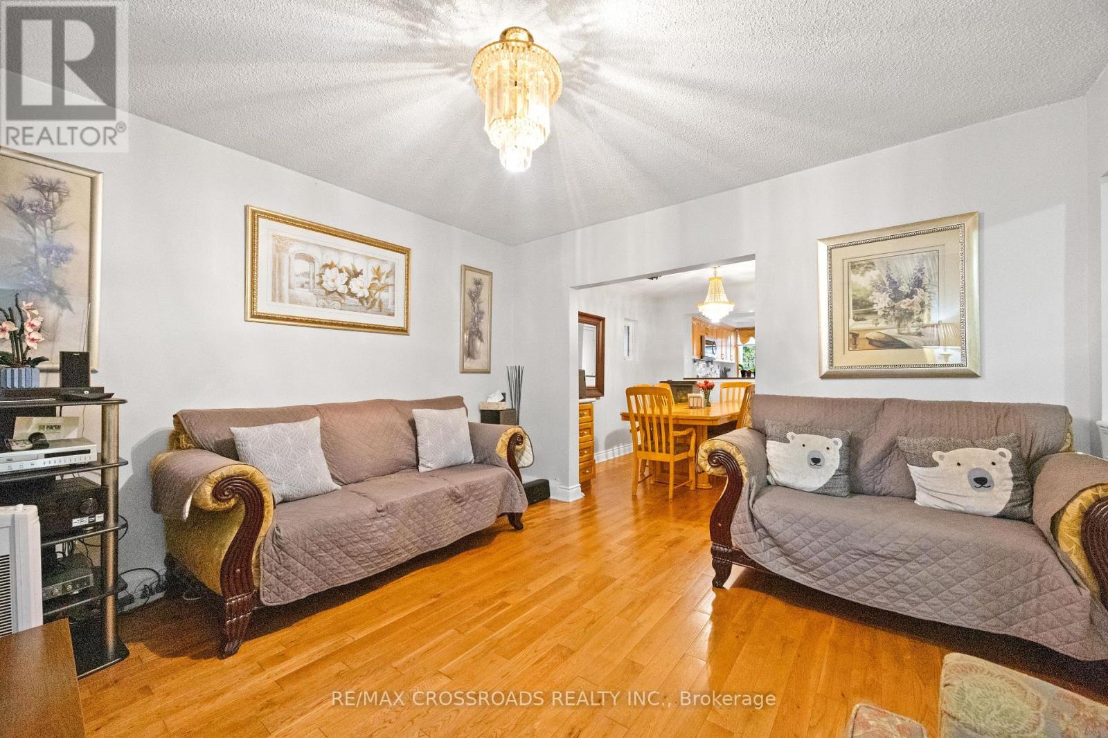 13 Homeview Avenue, Toronto, Ontario  M6N 1S9 - Photo 14 - W12524182