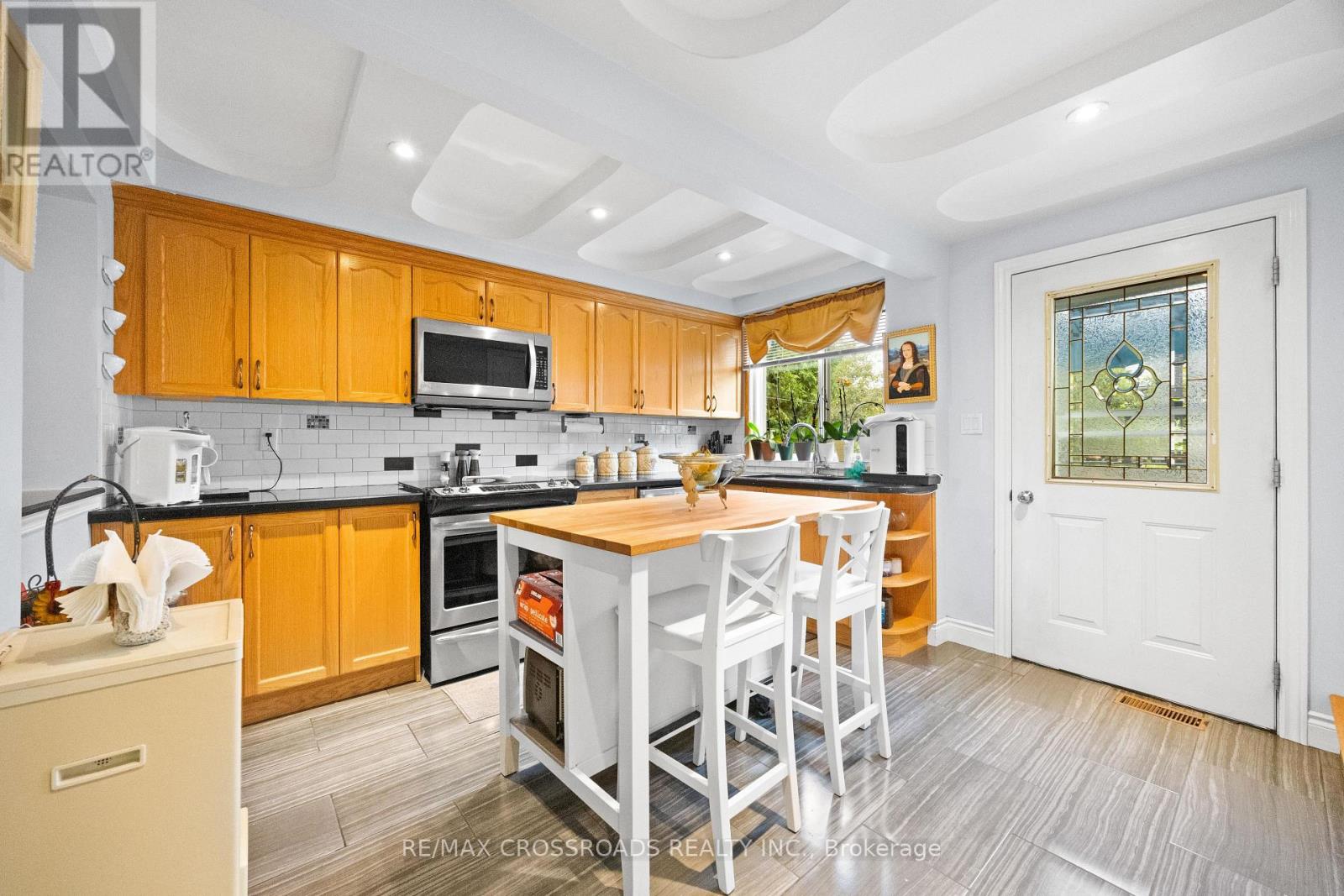 13 Homeview Avenue, Toronto, Ontario  M6N 1S9 - Photo 3 - W12524182