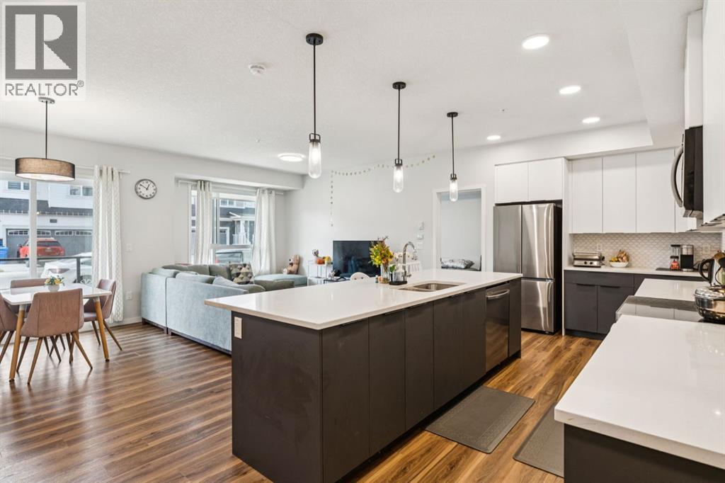 1105, 33 Carringham Gate NW, Calgary, Alberta