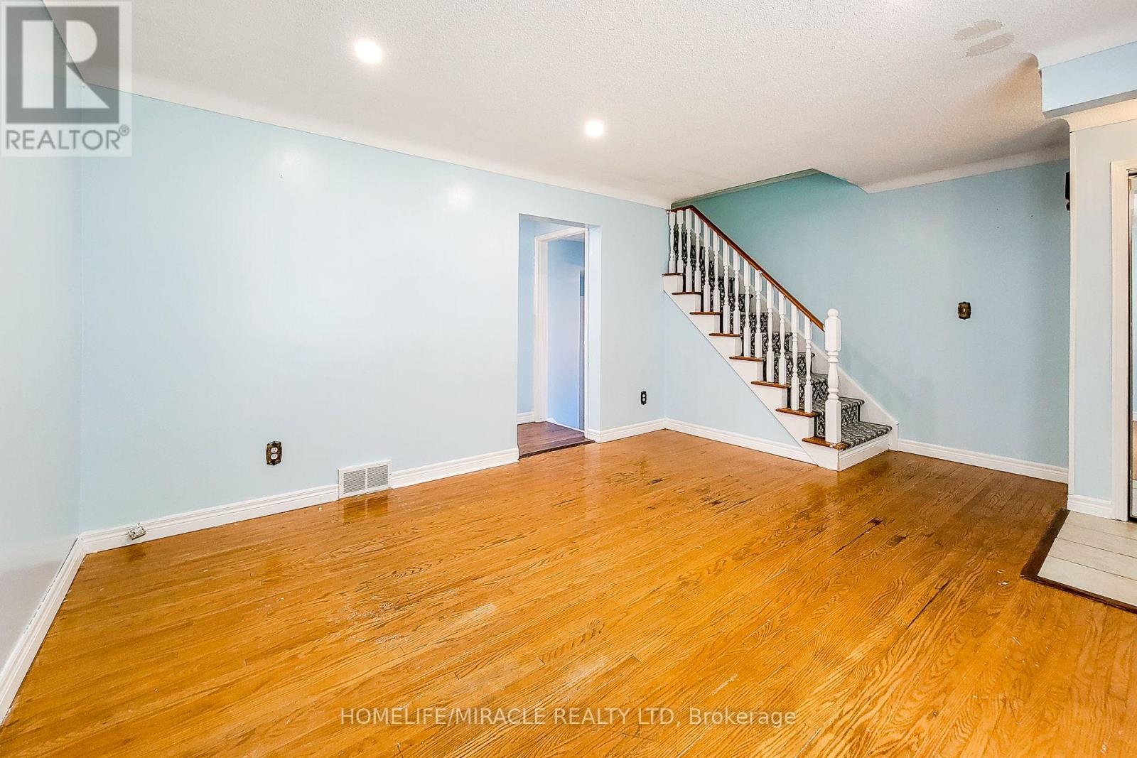 4433 Meadowvale Drive, Niagara Falls, Ontario L2E 5W8 - Photo 16 - X12524168