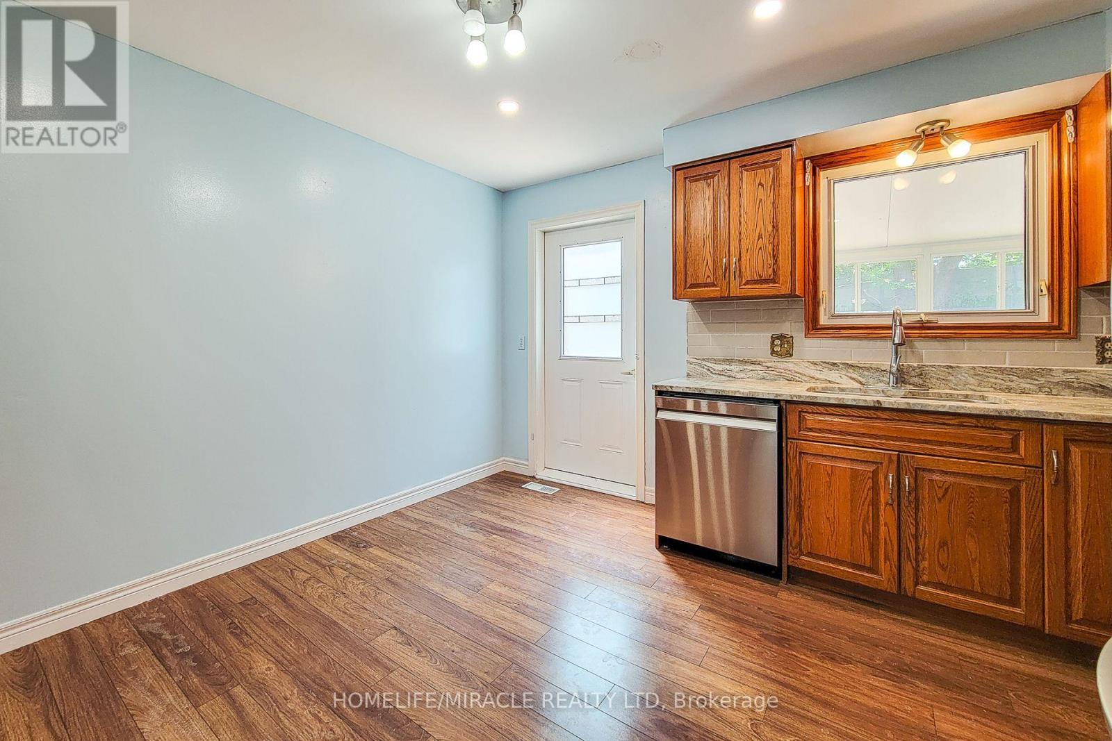 4433 Meadowvale Drive, Niagara Falls, Ontario L2E 5W8 - Photo 21 - X12524168