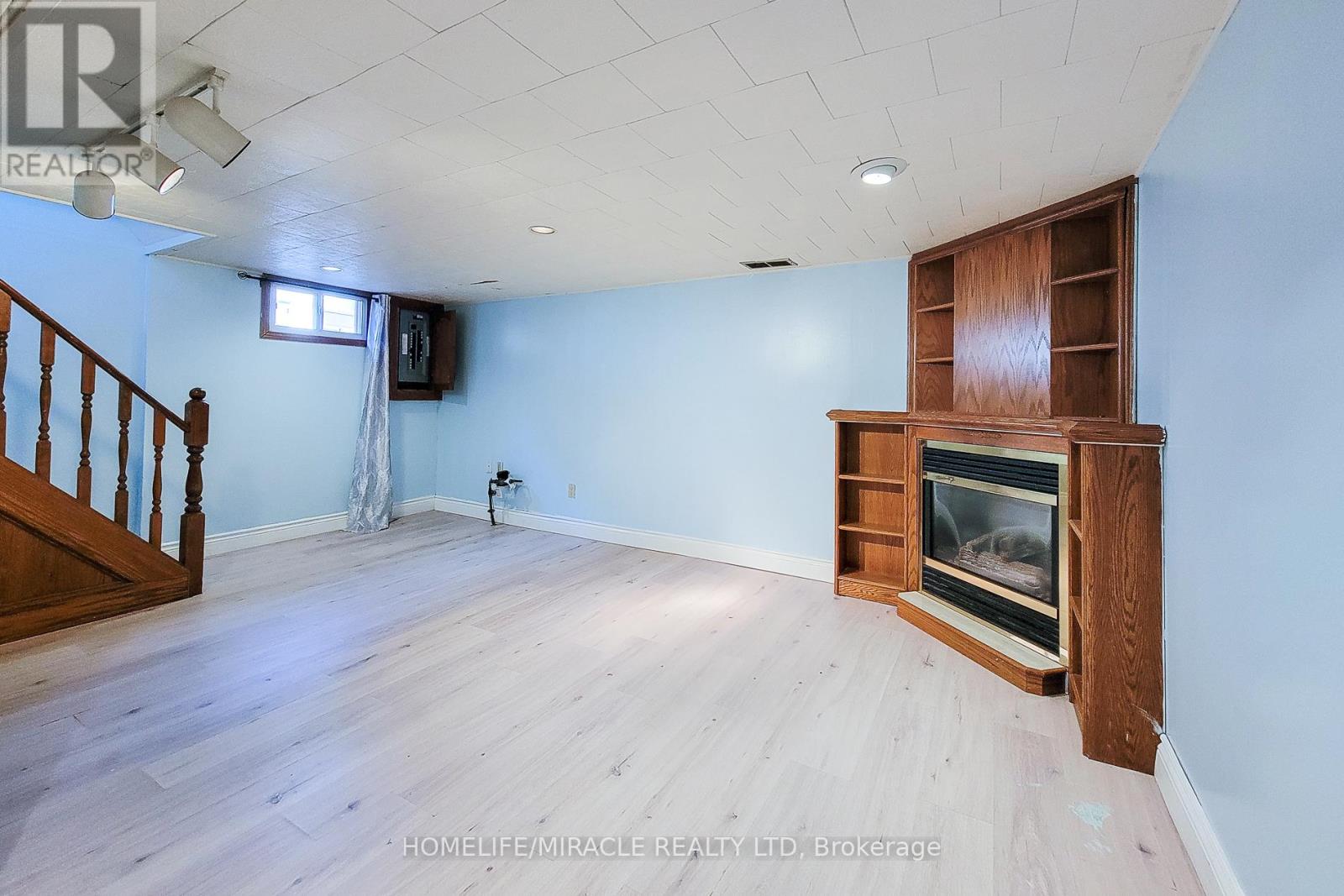 4433 Meadowvale Drive, Niagara Falls, Ontario L2E 5W8 - Photo 34 - X12524168