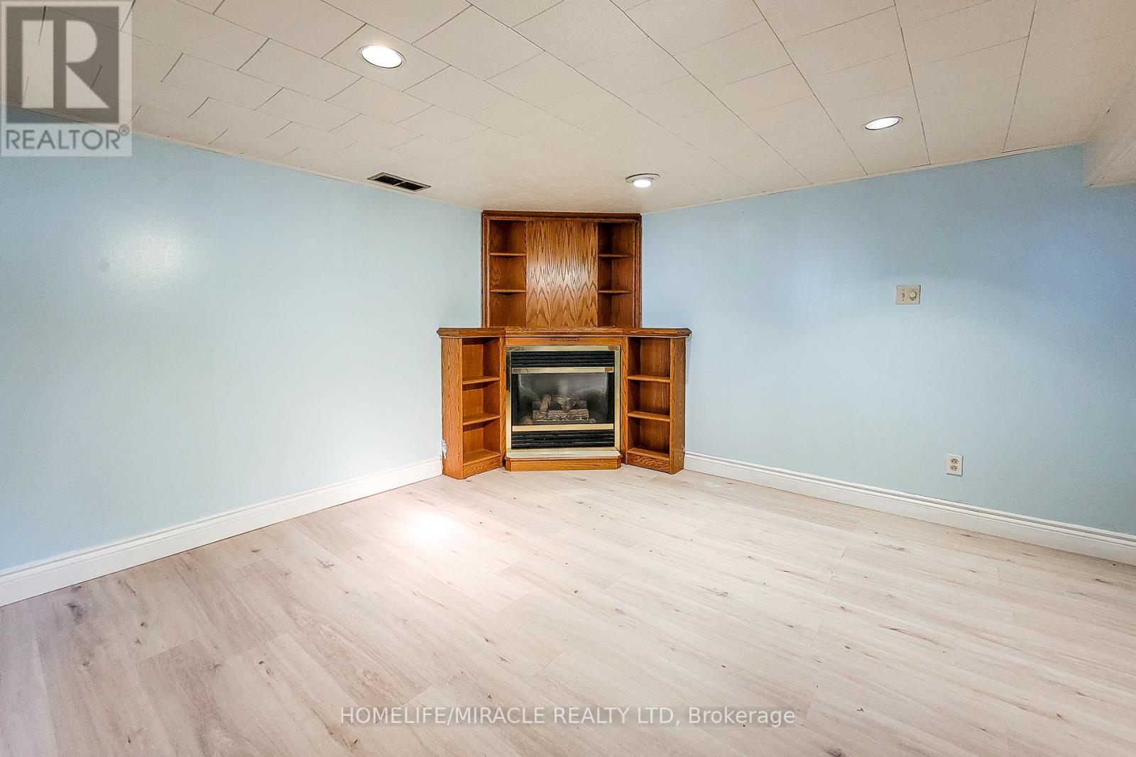 4433 Meadowvale Drive, Niagara Falls, Ontario L2E 5W8 - Photo 35 - X12524168