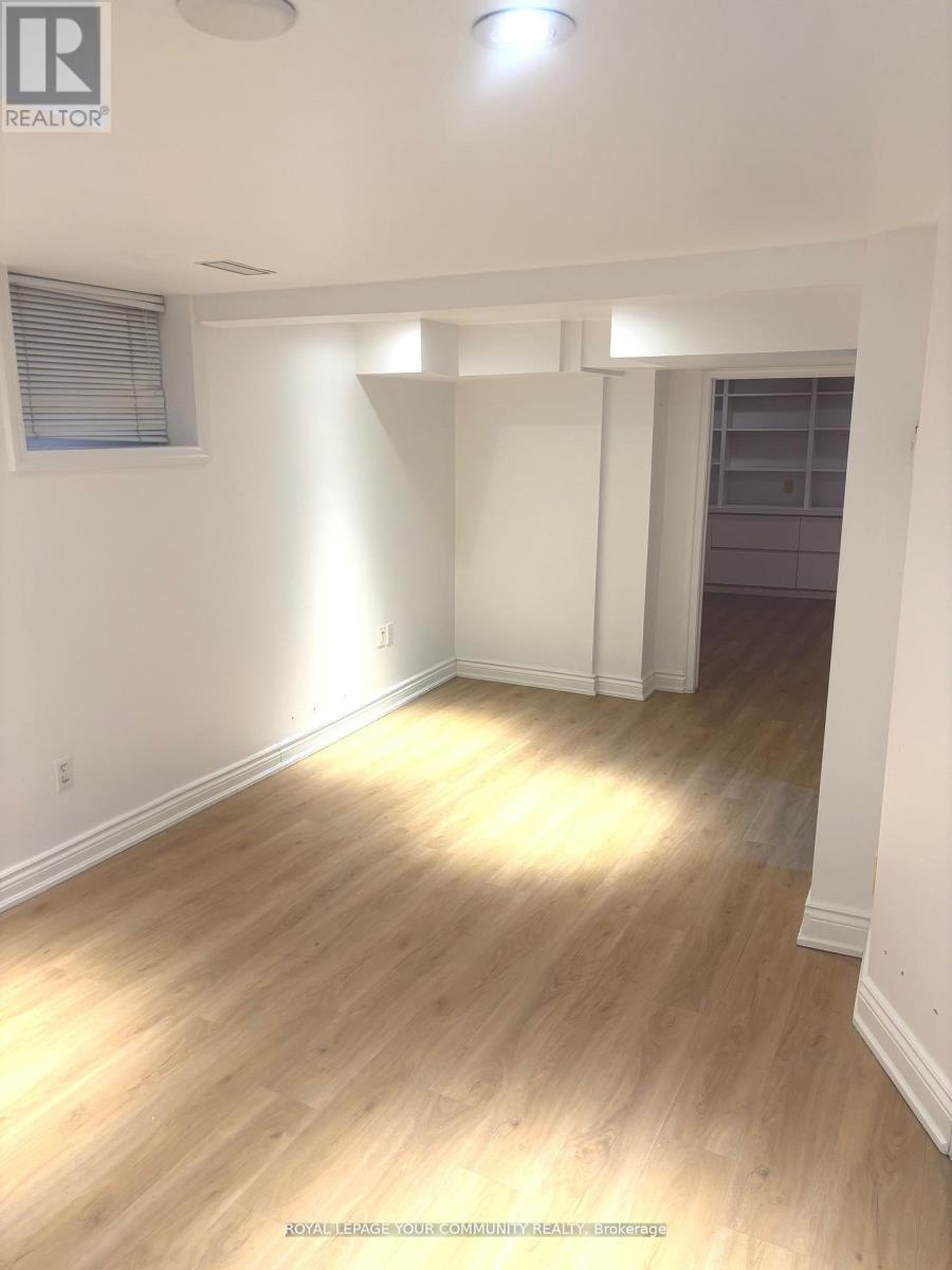 495 St Germain Avenue, Toronto, Ontario  M5M 1X3 - Photo 18 - C12524286