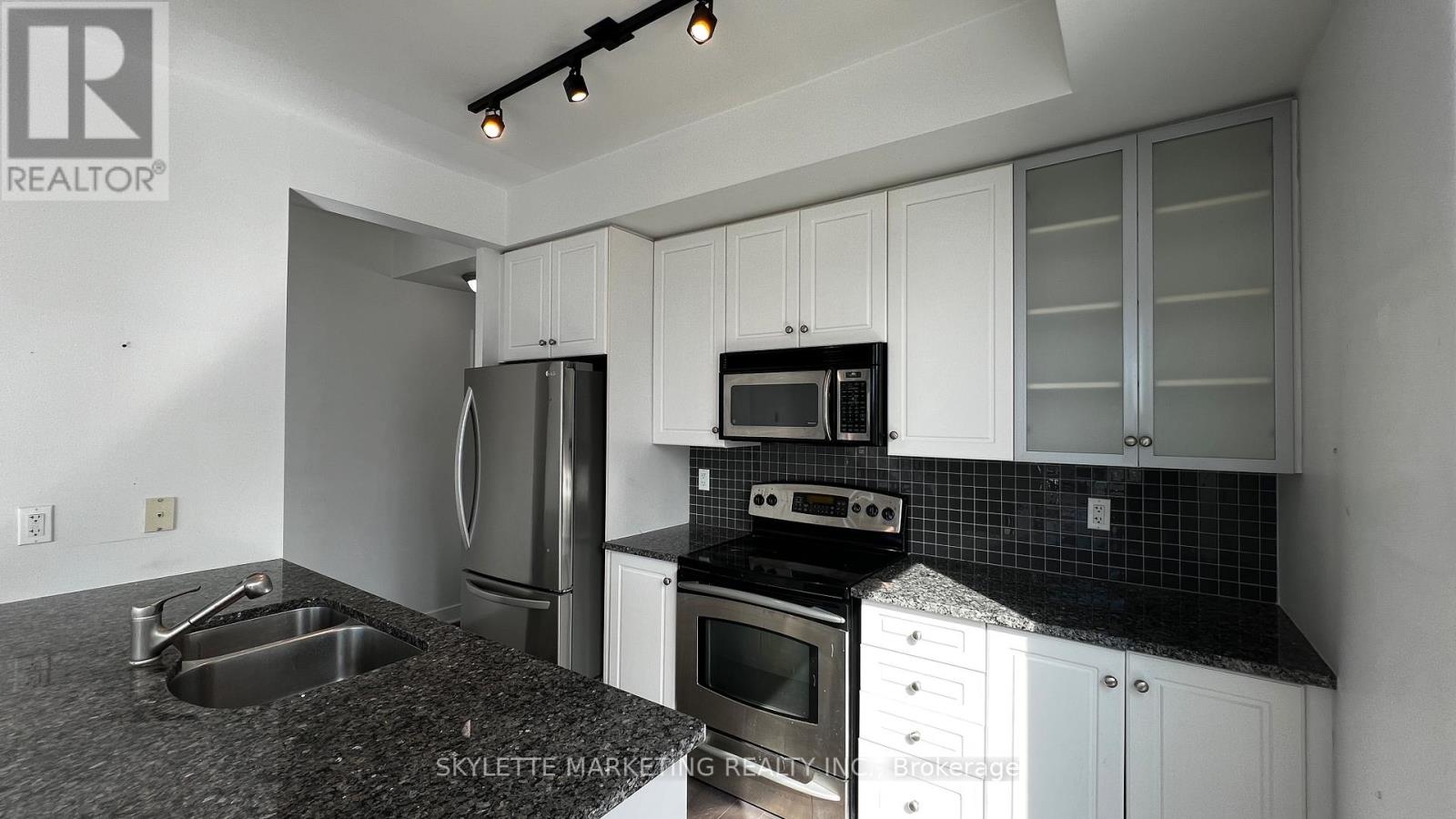 911 - 438 King Street W, Toronto, Ontario  M5V 3T9 - Photo 21 - C12524354