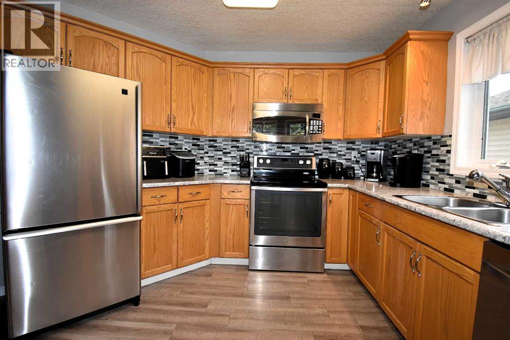 309 Eaton Drive, Hinton, Alberta  T7V 1Y5 - Photo 8 - A2263626