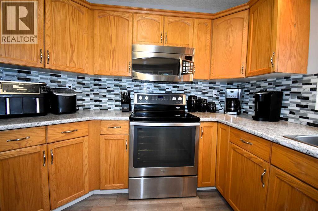 309 Eaton Drive, Hinton, Alberta  T7V 1Y5 - Photo 10 - A2263626