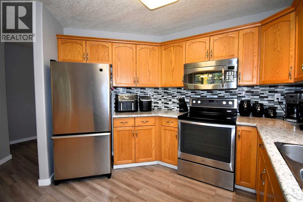 309 Eaton Drive, Hinton, Alberta  T7V 1Y5 - Photo 14 - A2263626