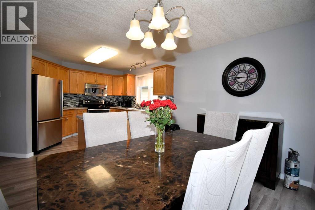 309 Eaton Drive, Hinton, Alberta  T7V 1Y5 - Photo 11 - A2263626