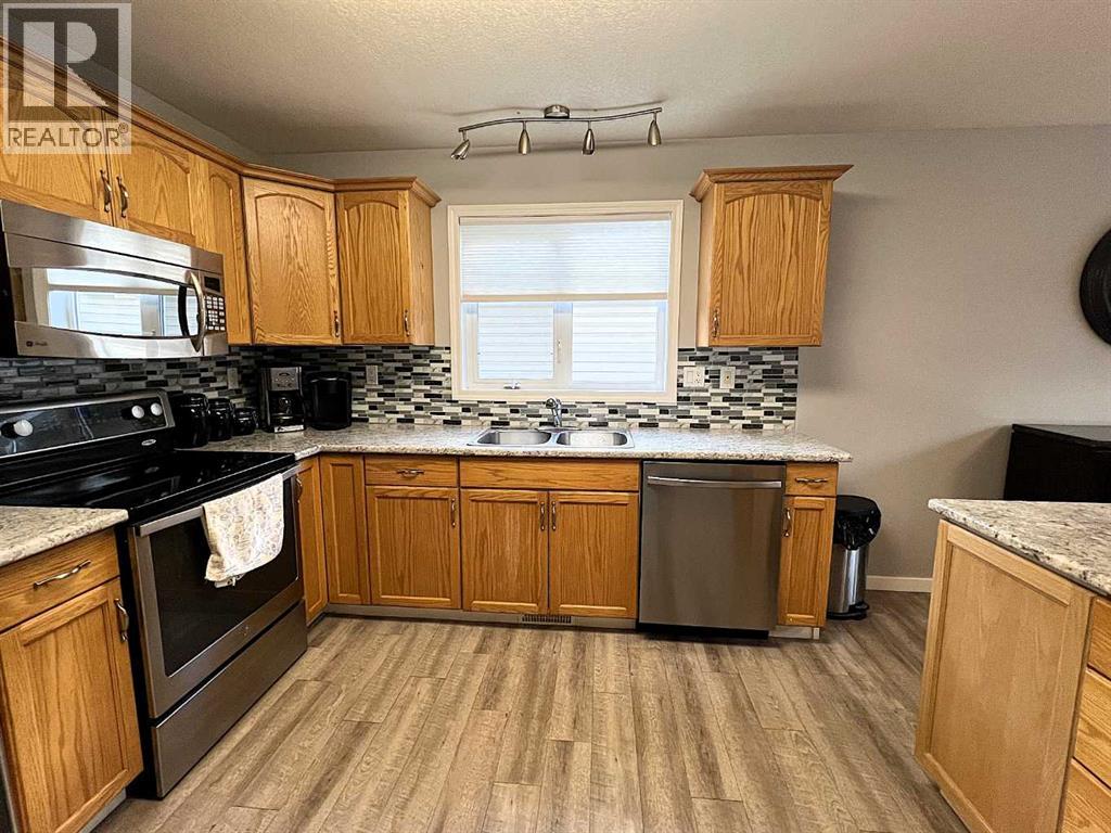 309 Eaton Drive, Hinton, Alberta  T7V 1Y5 - Photo 9 - A2263626