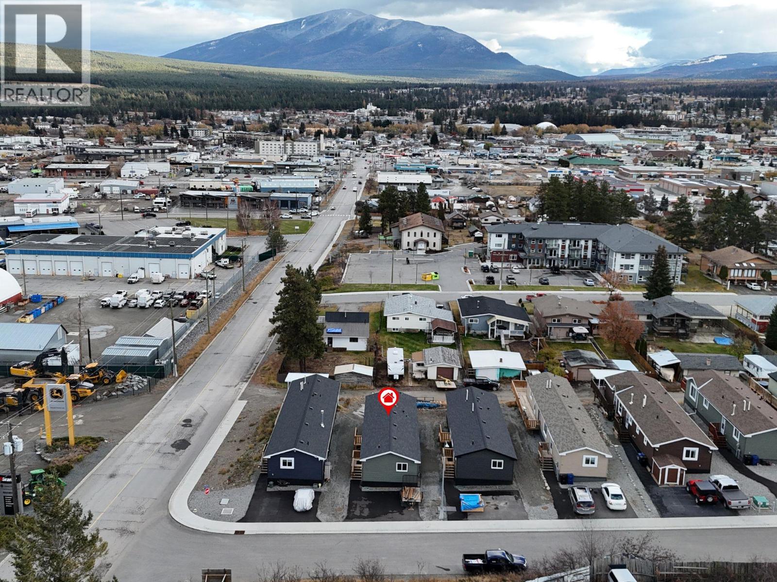 529 Pagurut Avenue W, Cranbrook, British Columbia V1C 0G5 - Photo 3 - 10346917