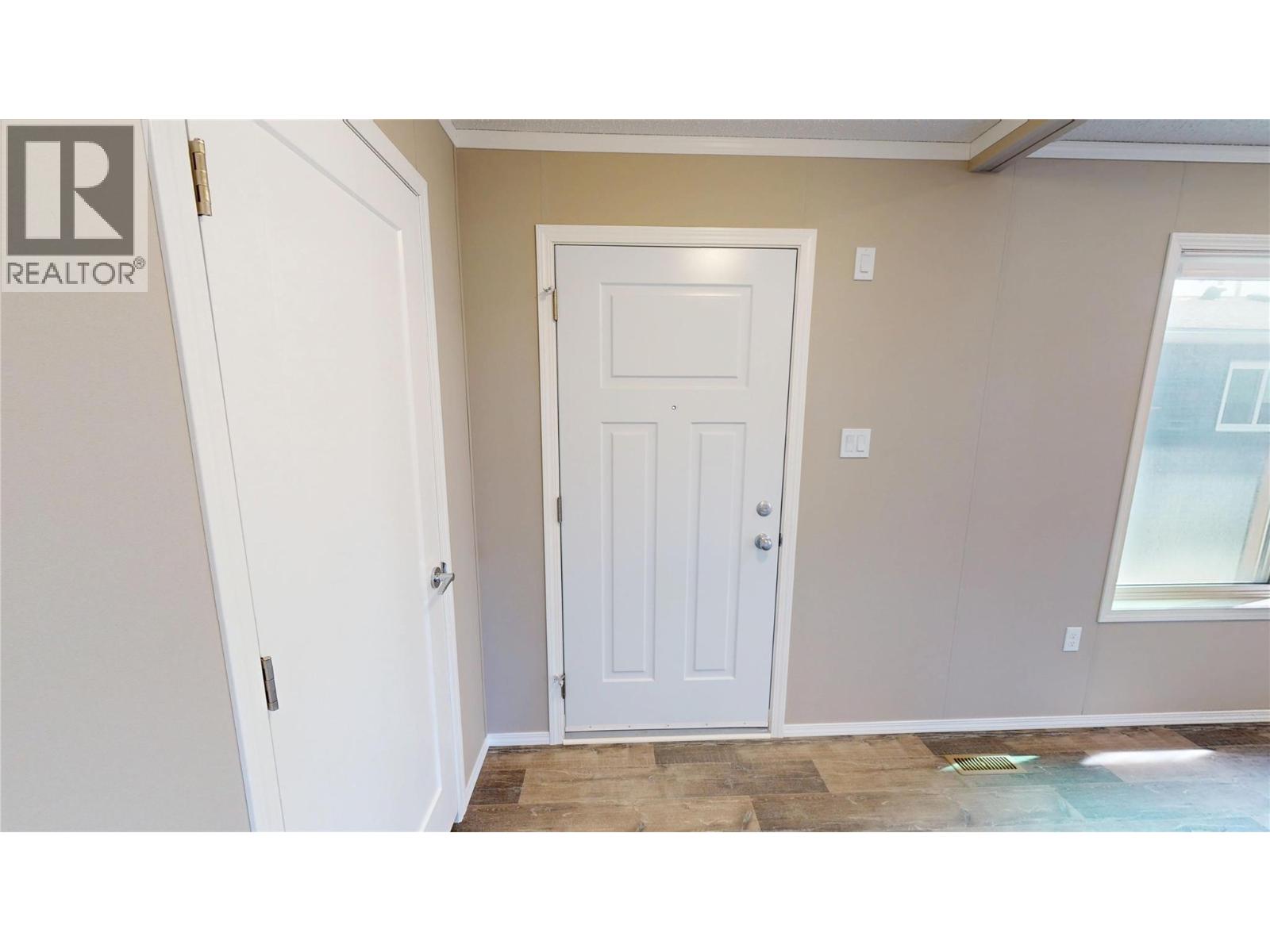 529 Pagurut Avenue W, Cranbrook, British Columbia V1C 0G5 - Photo 6 - 10346917