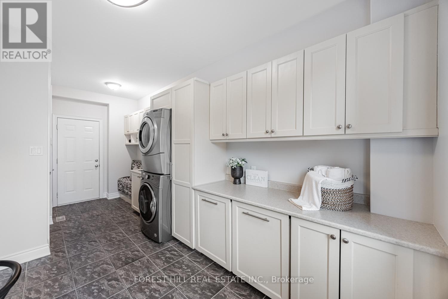 231 Butterfly Lane, Oakville, Ontario  L6L 6V4 - Photo 19 - W12523416