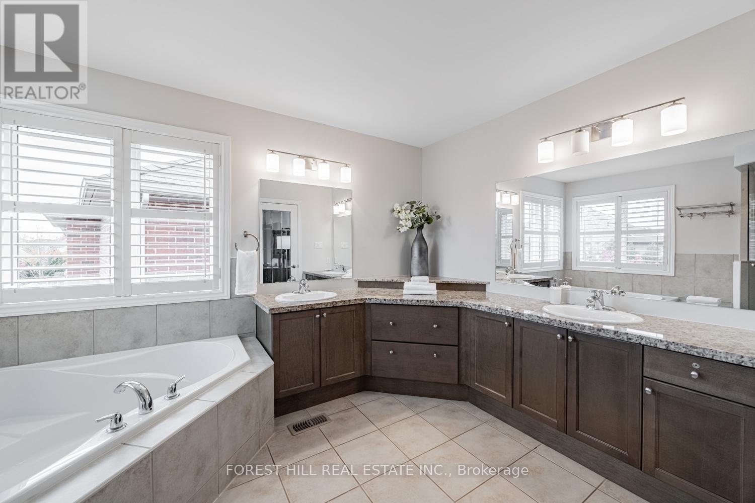 231 Butterfly Lane, Oakville, Ontario  L6L 6V4 - Photo 24 - W12523416