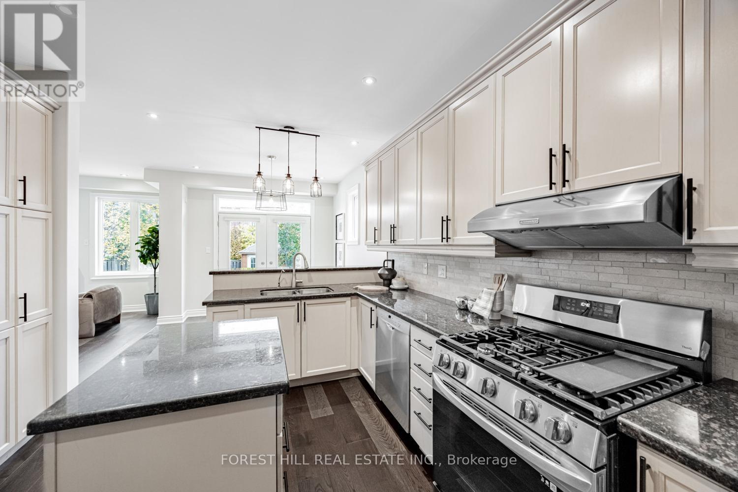 231 Butterfly Lane, Oakville, Ontario  L6L 6V4 - Photo 15 - W12523416