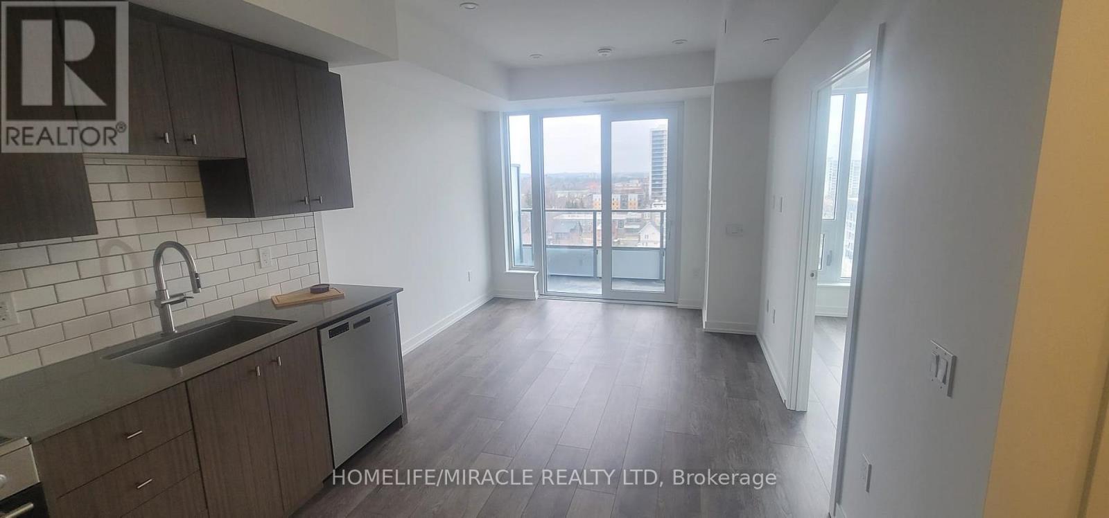 1108 - 5 Wellington Street S, Kitchener, Ontario  N2G 0E3 - Photo 3 - X12522916