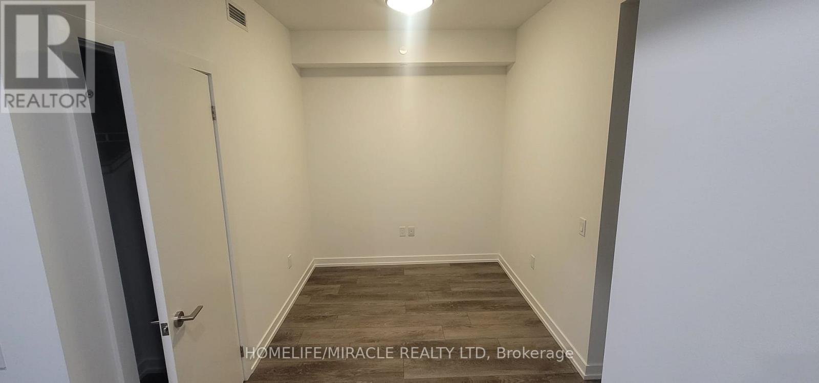 1108 - 5 Wellington Street S, Kitchener, Ontario  N2G 0E3 - Photo 4 - X12522916