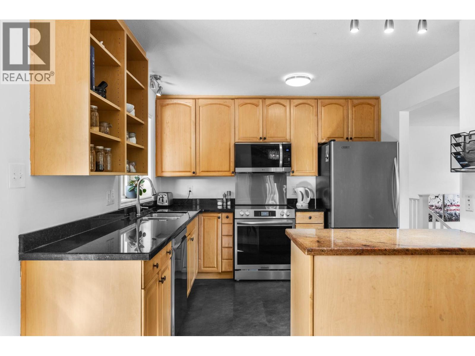 1112 Pinecrest Lane, Kelowna, British Columbia V1Y 4L5 - Photo 3 - 10365605