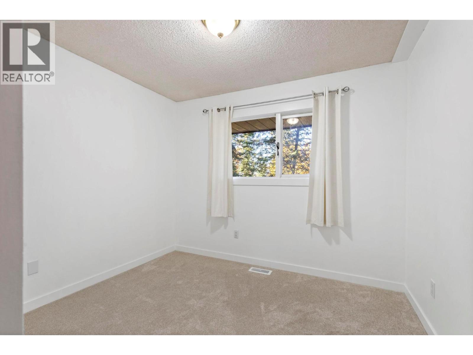 4019 Miller Road, Kelowna, British Columbia  V1W 4C7 - Photo 14 - 10367578