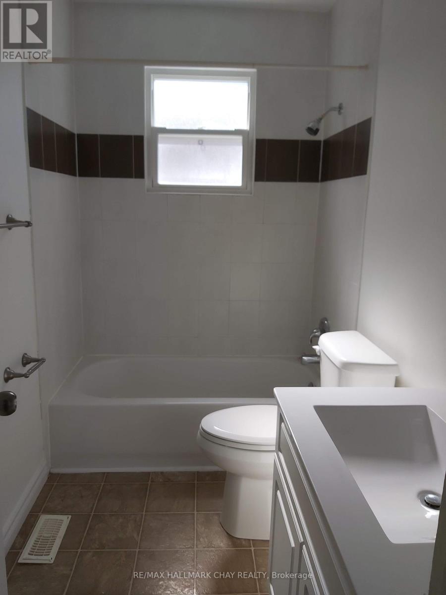 Main Floor - 17 Gunn Street, Barrie, Ontario  L4M 2H2 - Photo 12 - S12524290