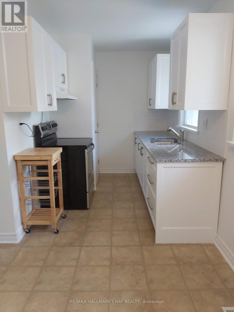 Main Floor - 17 Gunn Street, Barrie, Ontario  L4M 2H2 - Photo 5 - S12524290