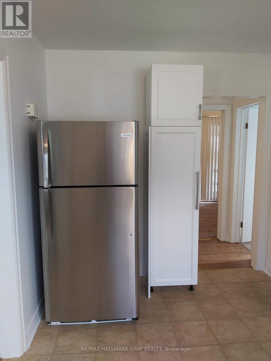 Main Floor - 17 Gunn Street, Barrie, Ontario  L4M 2H2 - Photo 7 - S12524290