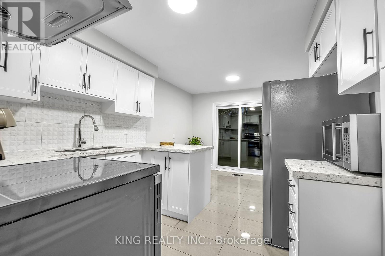 51 Pennsylvania Avenue, Brampton, Ontario  L6Y 4P3 - Photo 16 - W12524246