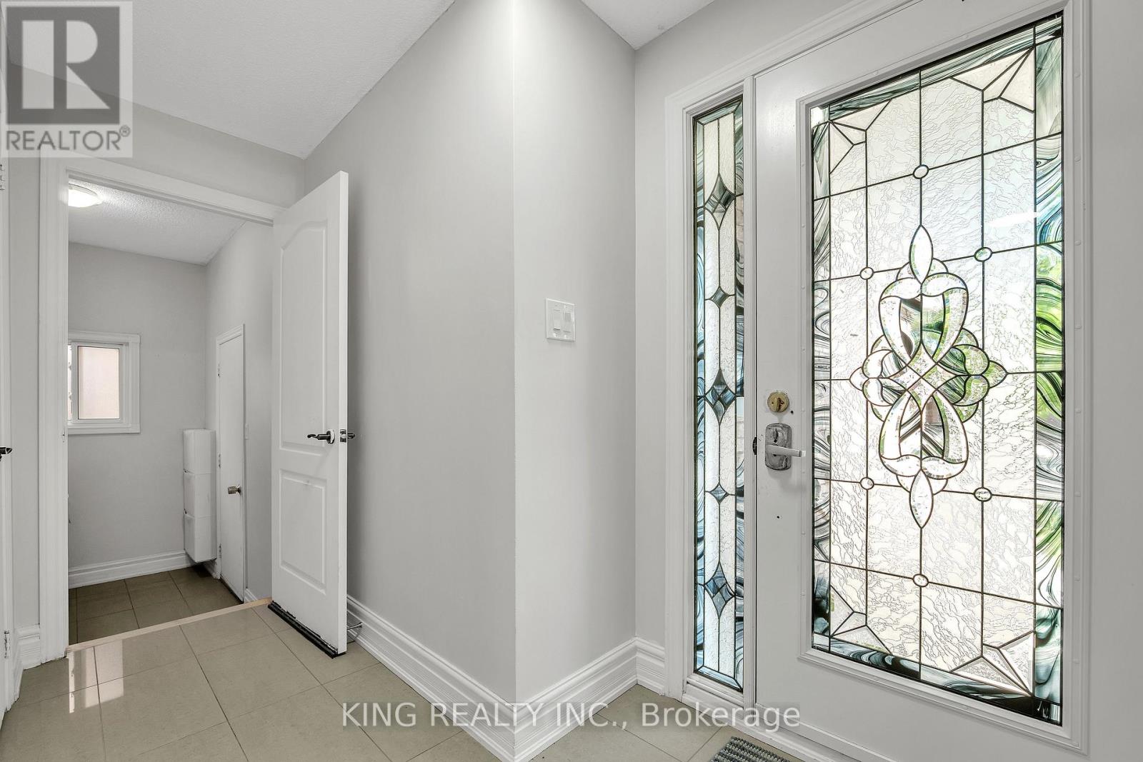 51 Pennsylvania Avenue, Brampton, Ontario  L6Y 4P3 - Photo 4 - W12524246