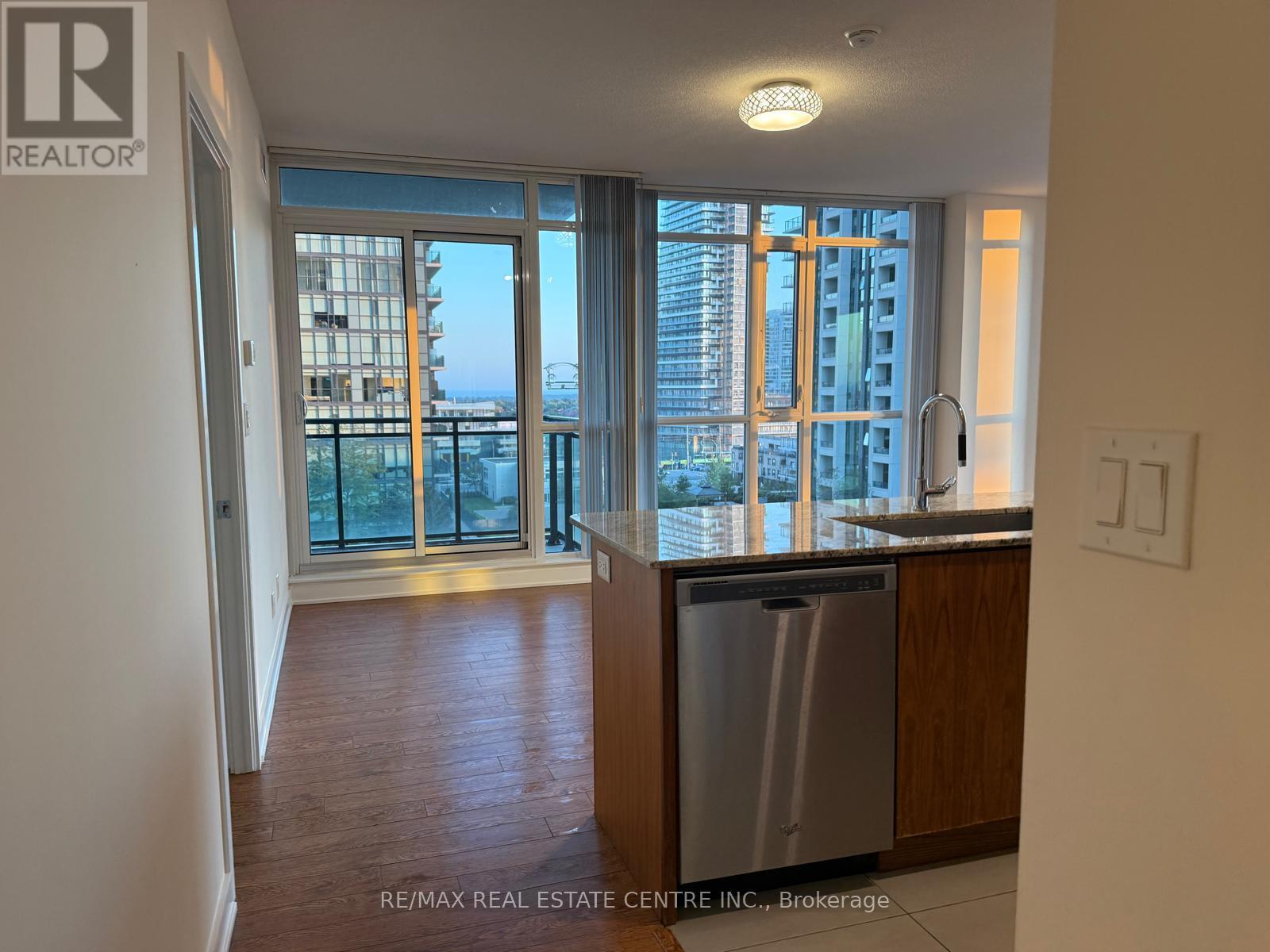 803 - 4099 Brickstone Mews, Mississauga, Ontario  L5B 0G2 - Photo 5 - W12524254