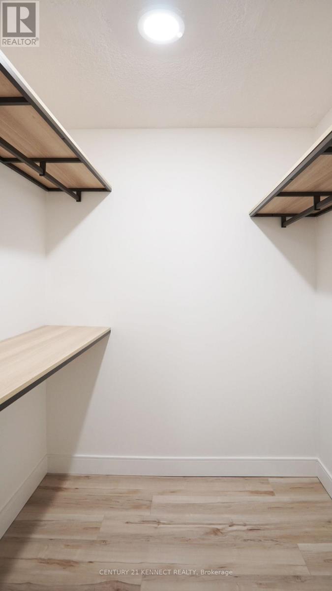 1601 - 3170 Kirwin Avenue S, Mississauga, Ontario  L5A 3R1 - Photo 17 - W12524284