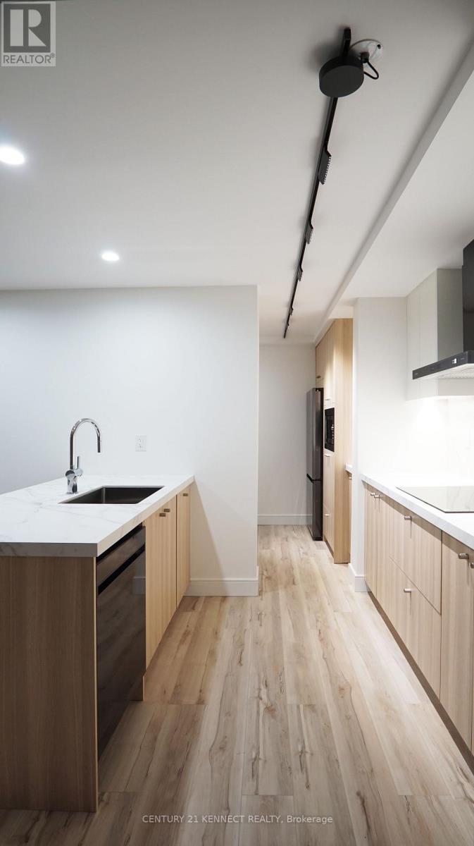 1601 - 3170 Kirwin Avenue S, Mississauga, Ontario  L5A 3R1 - Photo 3 - W12524284