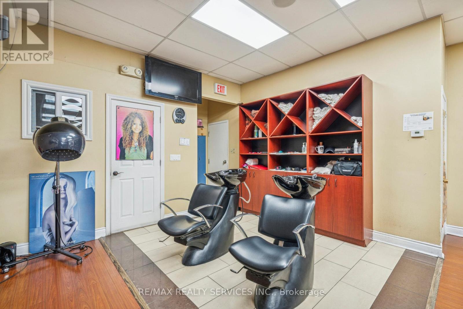 51 Kennedy Road N, Brampton, Ontario  L6V 1X6 - Photo 16 - W12524314