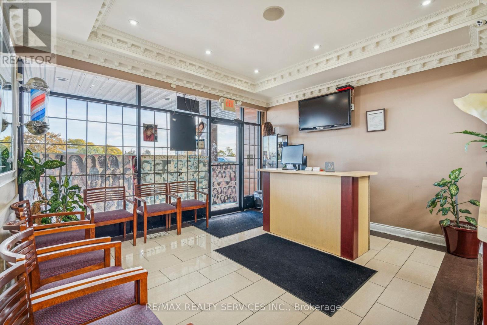 51 Kennedy Road N, Brampton, Ontario  L6V 1X6 - Photo 3 - W12524314