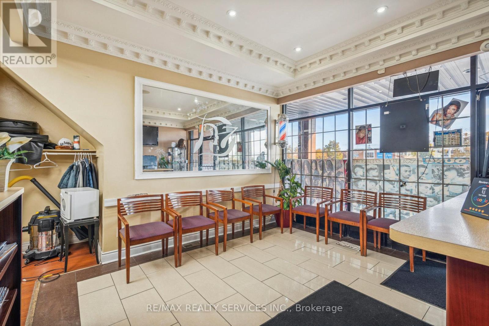 51 Kennedy Road N, Brampton, Ontario  L6V 1X6 - Photo 4 - W12524314