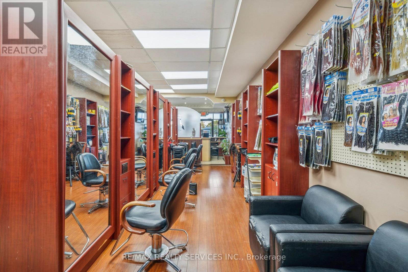 51 Kennedy Road N, Brampton, Ontario  L6V 1X6 - Photo 8 - W12524314