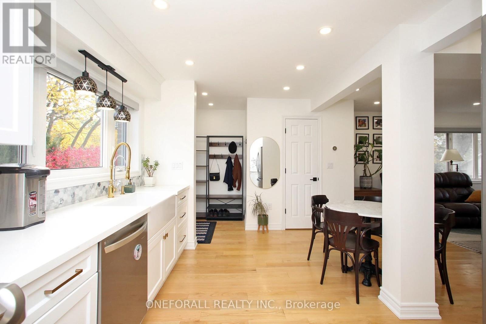 10 Esmond Crescent, Toronto, Ontario  M9W 3P8 - Photo 11 - W12524316