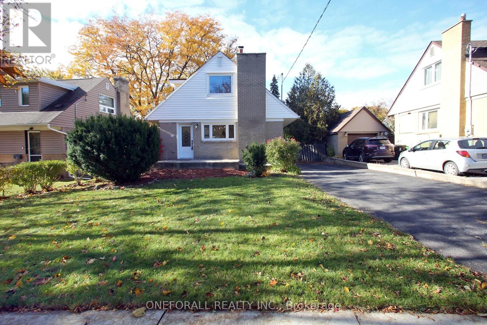 10 Esmond Crescent, Toronto, Ontario  M9W 3P8 - Photo 2 - W12524316