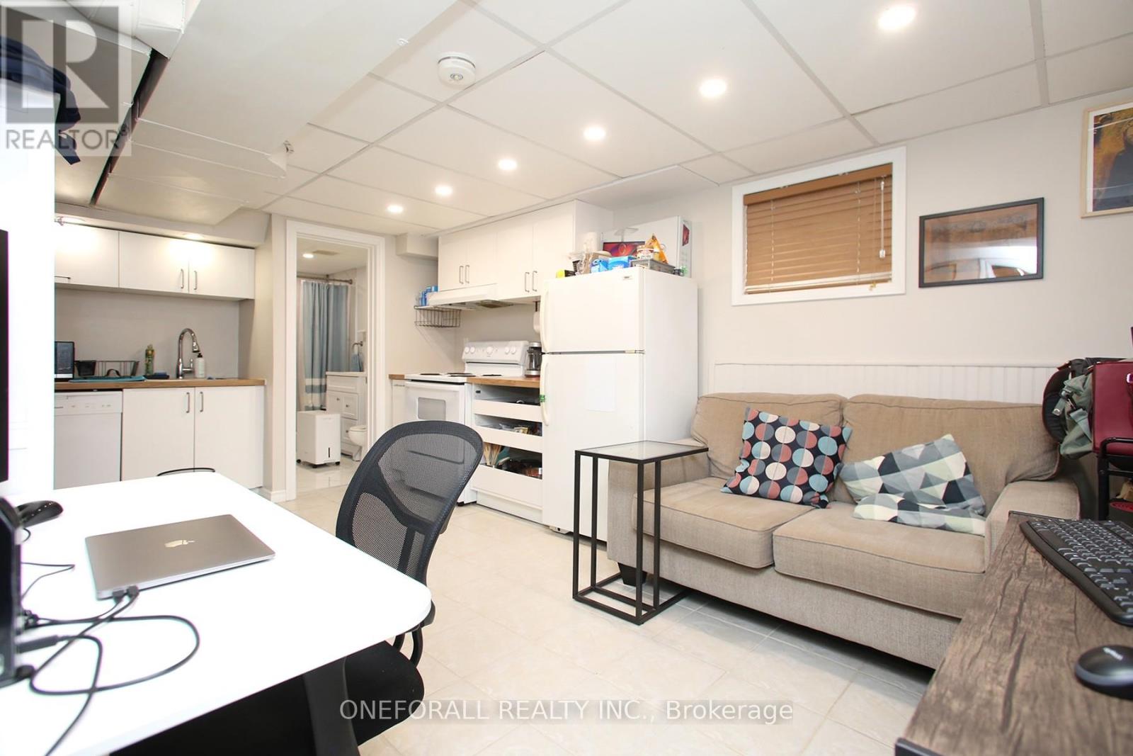 10 Esmond Crescent, Toronto, Ontario  M9W 3P8 - Photo 24 - W12524316