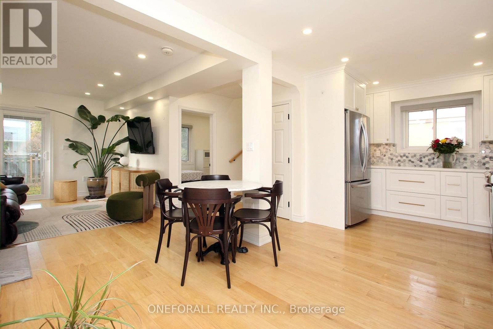 10 Esmond Crescent, Toronto, Ontario  M9W 3P8 - Photo 4 - W12524316