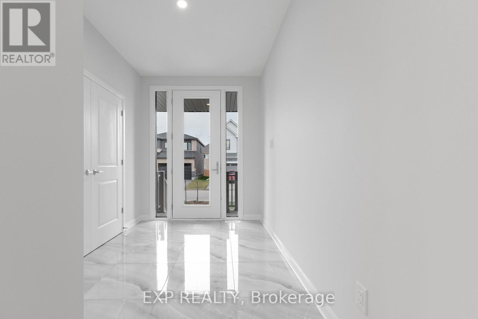 539 Anchor Circle, Ottawa, Ontario  K4M 0N4 - Photo 3 - X12524404